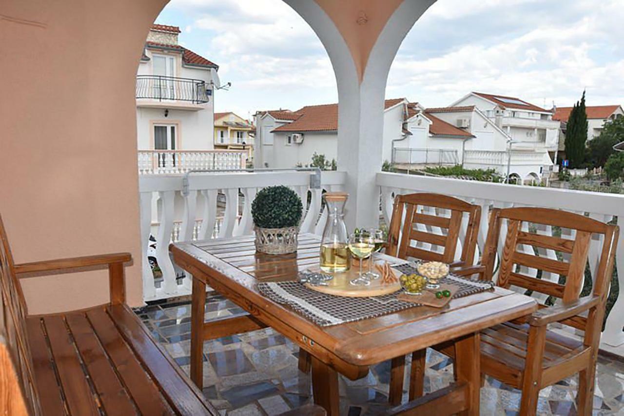 Apartments Villa Dolmar Vodice Exterior foto