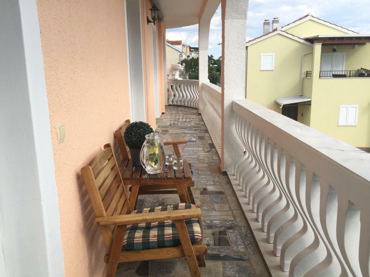 Apartments Villa Dolmar Vodice Exterior foto
